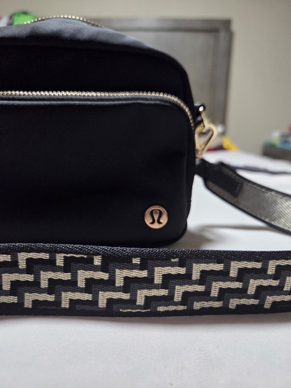 LULULEMON everywhere crossbody Bag 2L